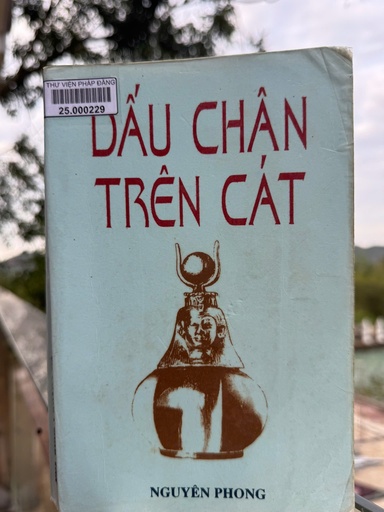 Dấu chân trên cát